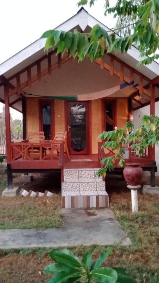Why Not Bar And Bungalows #2 Pemenang Εξωτερικό φωτογραφία